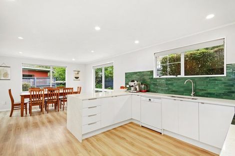 Photo of property in 9 Ordley Grove, Tawa, Wellington, 5028