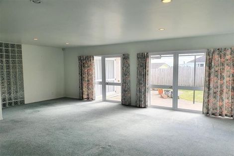 Photo of property in 22 Vivaldi Place, Mount Roskill, Auckland, 1041