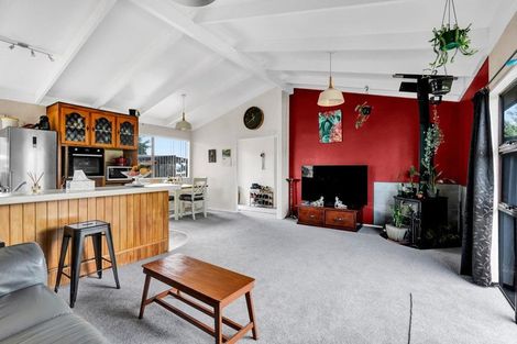 Photo of property in 376 South Road, Omata, New Plymouth, 4374