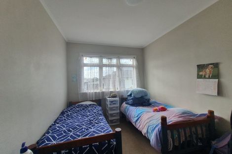 Photo of property in 2 Wattle Street, New Lynn, Auckland, 0600