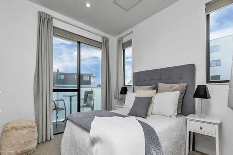 Photo of property in Apollo Apartments, 201/46 Rosedale Road, Rosedale, Auckland, 0632