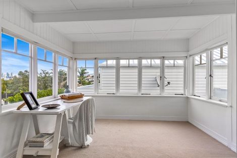 Photo of property in 6 Belle Vue Avenue, Northcote Point, Auckland, 0627
