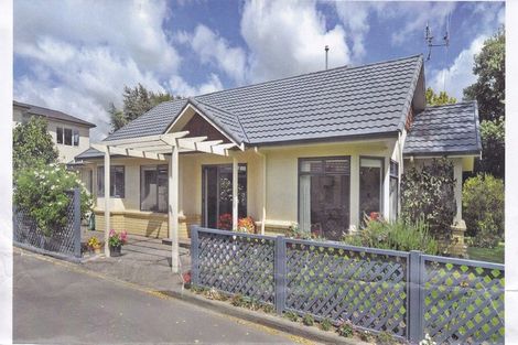 Photo of property in 14 Winston Avenue, Hokowhitu, Palmerston North, 4410