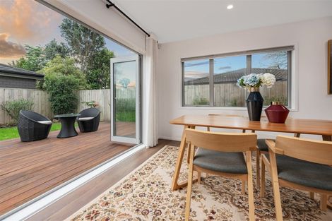 Photo of property in 8b Greenberry Drive, Ranui, Auckland, 0612