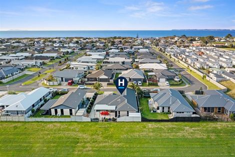 Photo of property in 60 Butterworth Crescent, Papamoa Beach, Papamoa, 3118