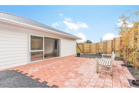 Photo of property in 6 Sheehan Road, Te Atatu South, Auckland, 0610