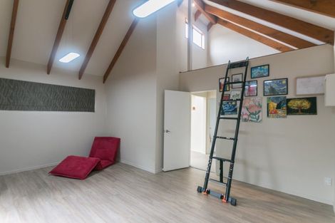 Photo of property in 8 Elmira Place, Browns Bay, Auckland, 0630