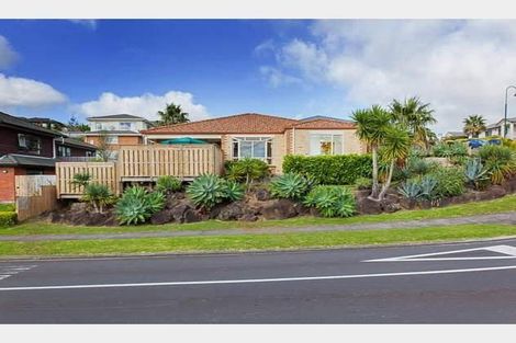 Photo of property in 31 Roy Maloney Drive, Henderson, Auckland, 0612