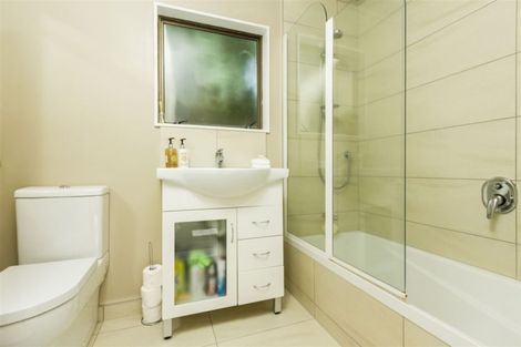 Photo of property in 9a Hanlon Crescent, Narrow Neck, Auckland, 0624