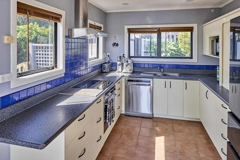 Photo of property in 27 Eskdale Road, Papakowhai, Porirua, 5024