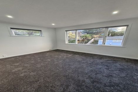 Photo of property in 32 Hogans Road, Glenfield, Auckland, 0629