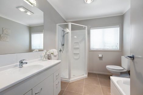 Photo of property in 33 Bridgewater Way, Pyes Pa, Tauranga, 3112