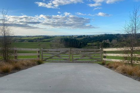 Photo of property in 118 Trig Road, South Head, Helensville, 0874