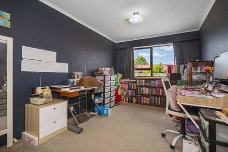 Photo of property in 15 Pemberton Crescent, Greerton, Tauranga, 3112