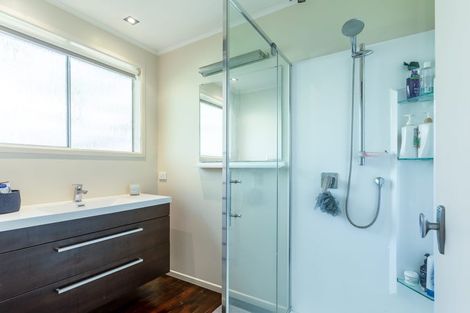 Photo of property in 4 Berne Place, Birkenhead, Auckland, 0626