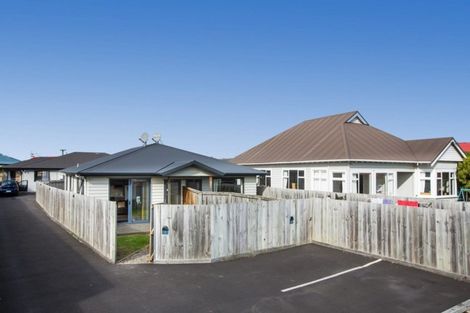 Photo of property in 1/63 Royal Crescent, Saint Kilda, Dunedin, 9012