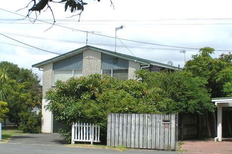 Photo of property in 2/35 Stafford Road, Northcote Point, Auckland, 0627