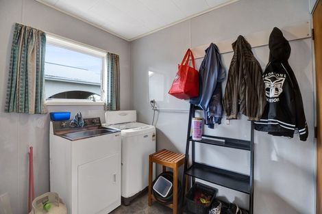 Photo of property in 28 Graham Street, Eltham, 4322