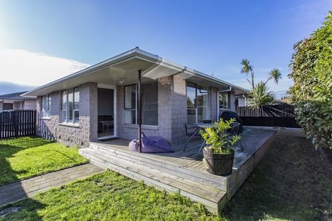 Photo of property in 1/4 Queenspark Drive, Parklands, Christchurch, 8083