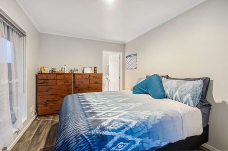 Photo of property in 3 Ebanjane Way, Clendon Park, Auckland, 2103