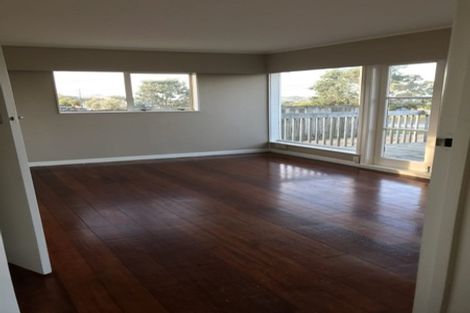 Photo of property in 868 East Coast Road, Northcross, Auckland, 0630