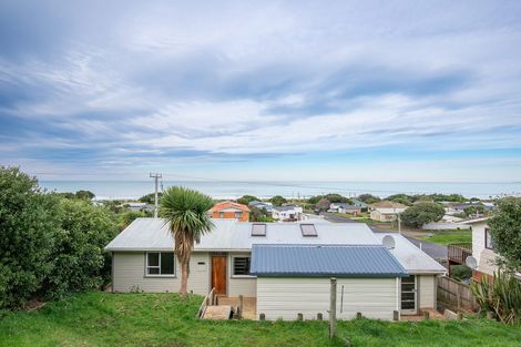 Photo of property in 33 Queen Street, Brighton, Dunedin, 9035