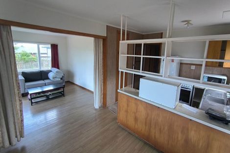 Photo of property in 327 Wairau Road, Totara Vale, Auckland, 0627