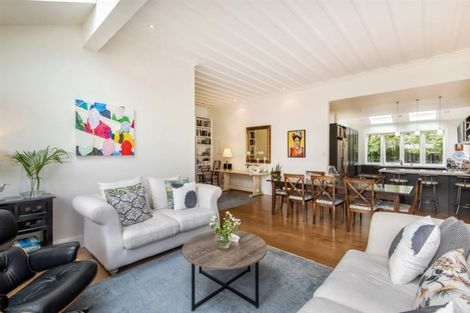 Photo of property in 33 Summer Street, Stanley Point, Auckland, 0624