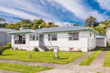 Photo of property in 6 Griffiths Grove, Newlands, Wellington, 6037