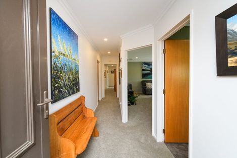 Photo of property in 11 Greenwood Place, Fitzherbert, Palmerston North, 4410
