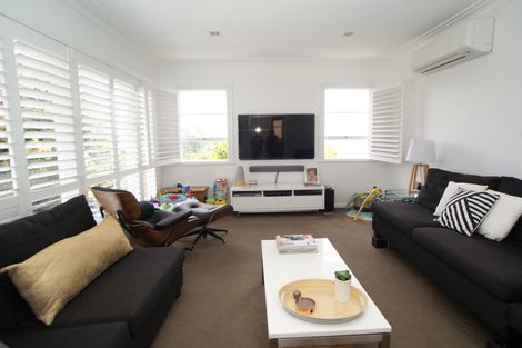 Photo of property in 33 Fairlands Avenue, Waterview, Auckland, 1026