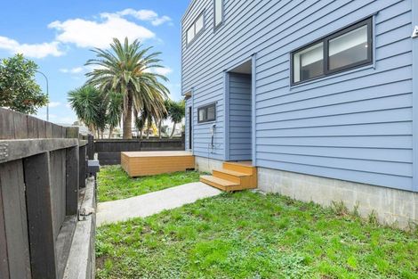 Photo of property in 52a Convair Crescent, Mangere, Auckland, 2022
