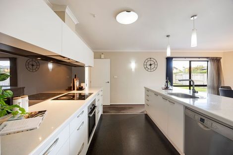 Photo of property in 33 Aquila Crescent, Rototuna North, Hamilton, 3210