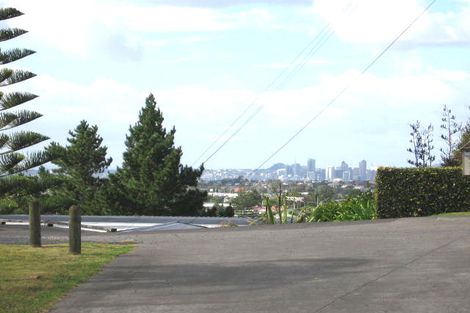 Photo of property in 1/51c Sunset Road, Totara Vale, Auckland, 0632