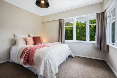 Photo of property in 15 Handyside Street, Tawa, Wellington, 5028