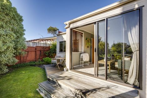 Photo of property in 61 Napier Terrace, Hospital Hill, Napier, 4110