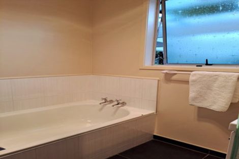 Photo of property in 48 Salamanca Road, Sunnynook, Auckland, 0620