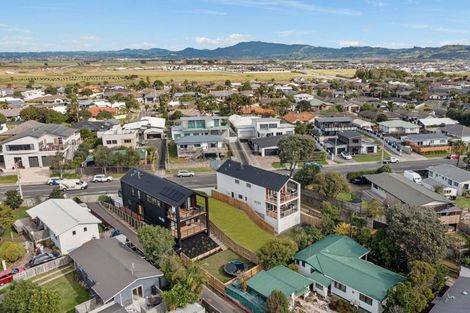 Photo of property in 1335d Papamoa Beach Road, Papamoa Beach, 3118