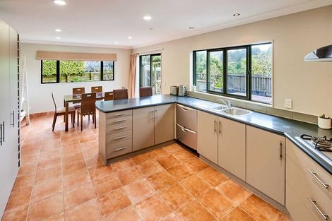 Photo of property in 3 Koukou Place, Normandale, Lower Hutt, 5010