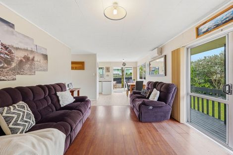 Photo of property in 2/16 Crosby Road, West Harbour, Auckland, 0618