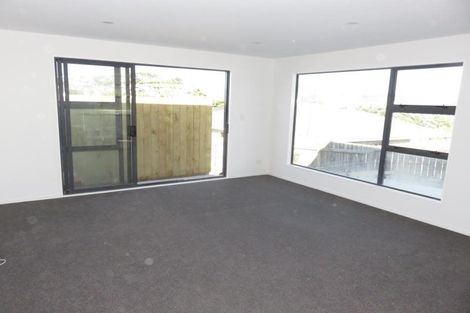 Photo of property in 60a Stewart Drive, Newlands, Wellington, 6037