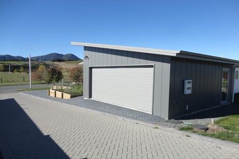 Photo of property in 300 Tauhara Ridge Drive, Richmond Heights, Taupo, 3330