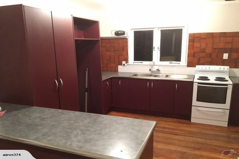 Photo of property in 1 Snead Place, Hamilton East, Hamilton, 3216