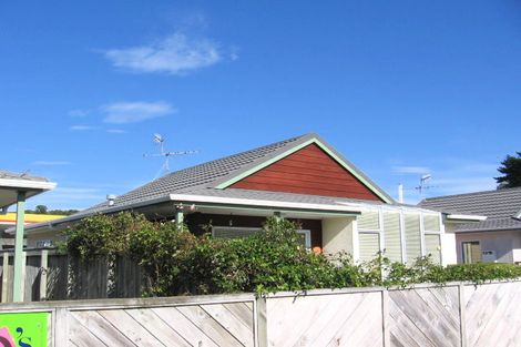 Photo of property in 10 Macalister Place, Miramar, Wellington, 6022