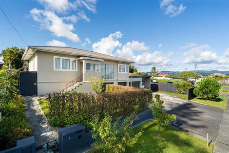 Photo of property in 1 Lavelle Road, Henderson, Auckland, 0612