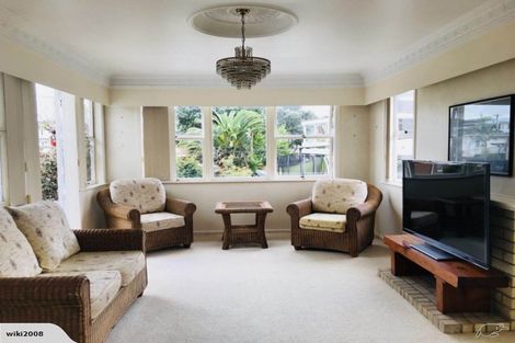 Photo of property in 1/14 Bond Crescent, Forrest Hill, Auckland, 0620