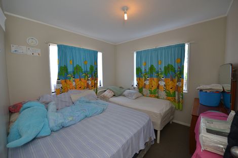 Photo of property in 2/83 Templeton Place, Clendon Park, Auckland, 2103