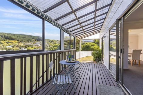 Photo of property in 20 Zande Terrace, Tawa, Wellington, 5028