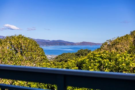 Photo of property in 1 Maple Grove, Maungaraki, Lower Hutt, 5010