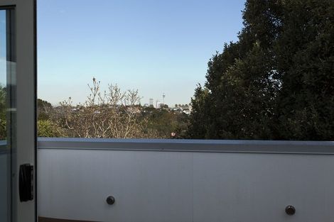 Photo of property in 2/1 Keys Street, Belmont, Auckland, 0622